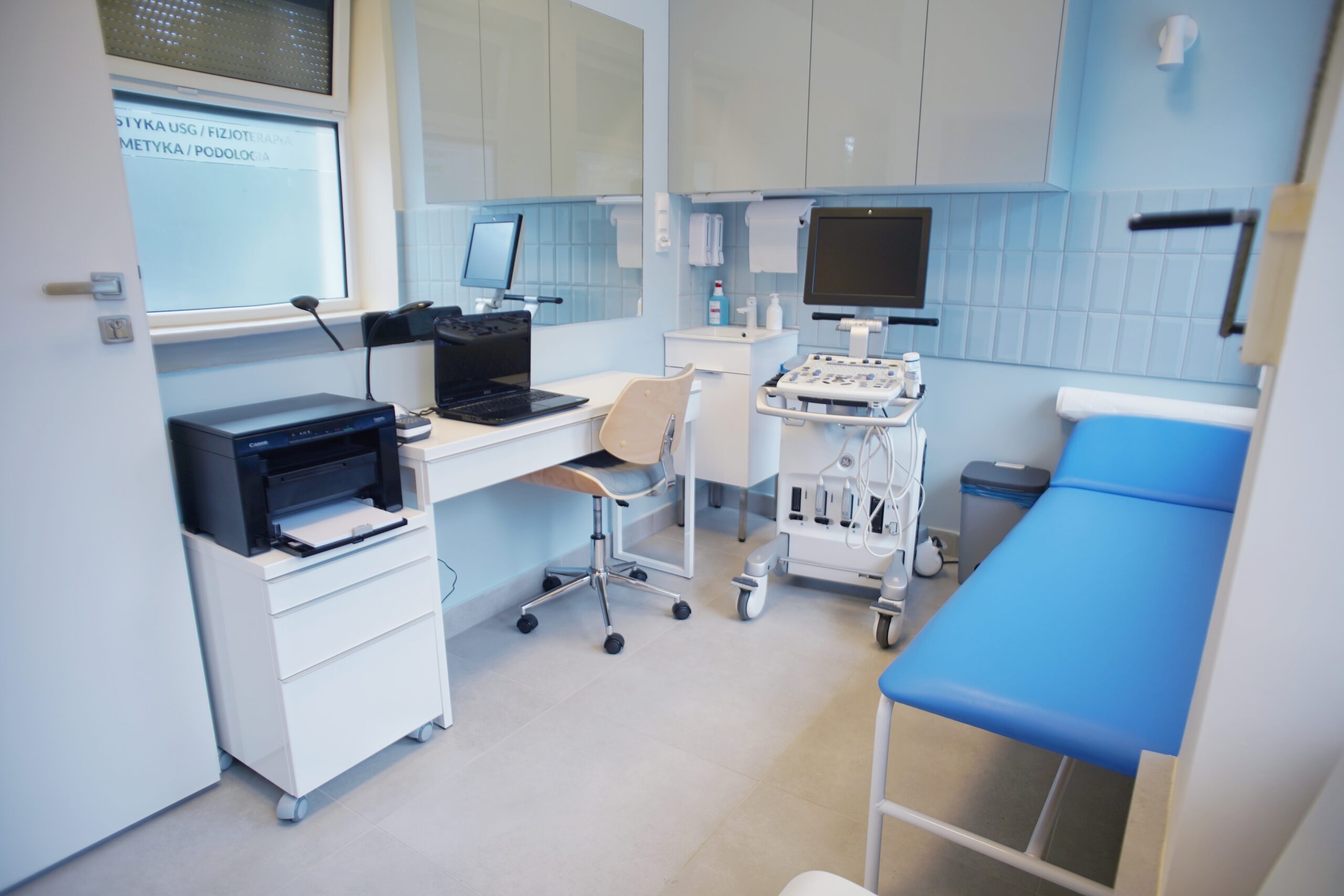 Gabinet diagnostyki USG z dwoma stanowiskami pracy